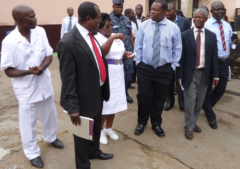 A dep. minister for health visits Accra Psychiatric Hospital_4